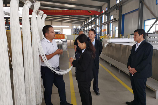 陜西航天建設(shè)集團(tuán)有限公司總經(jīng)理、黨委副書記謝明娟率隊(duì)赴遼寧一諾環(huán)保產(chǎn)業(yè)集團(tuán)開(kāi)展考察調(diào)研工作